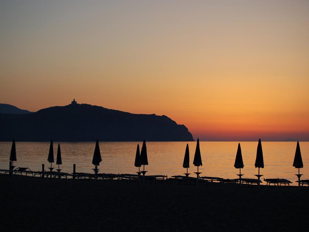 Aparthotel Baia Dei Delfini à Furnari Extérieur photo
